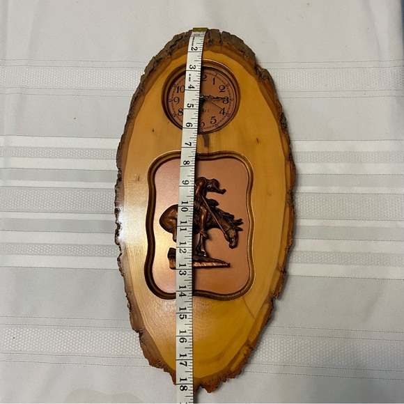 Wooden Western Decor“End of Trail” Motif Vintage Wall Clock Working Condition - Picture 3 of 6